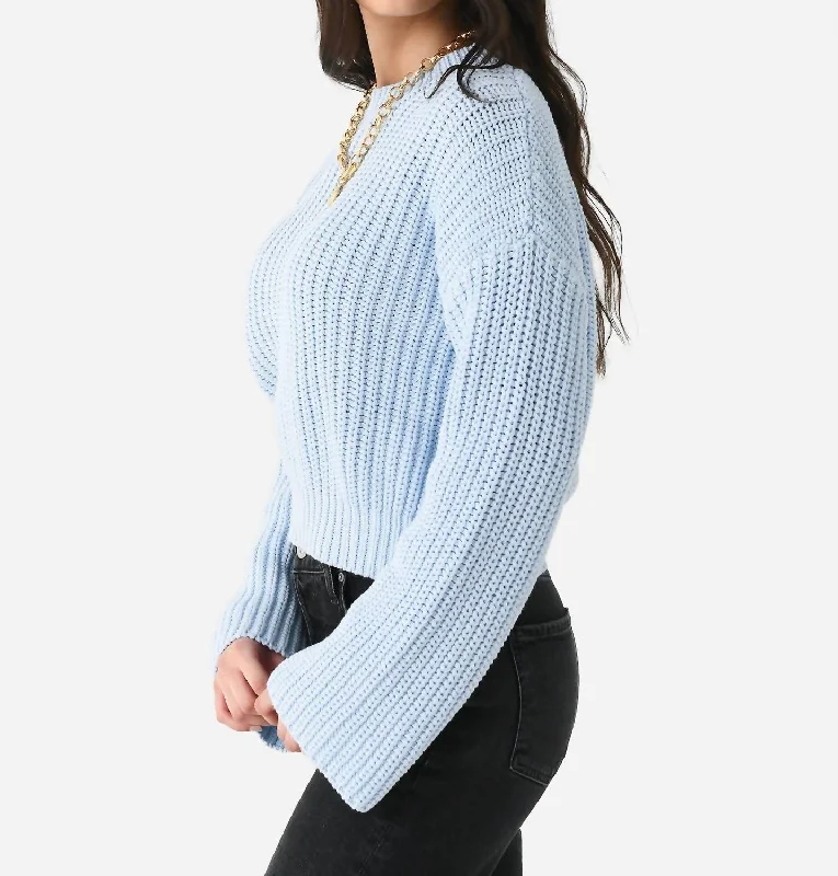 chunky-crewneck-sweater-in-blue