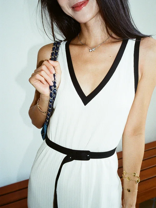 contrast-v-neck-belted-long-dress