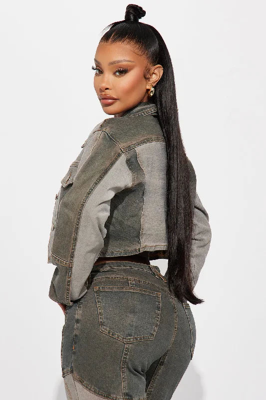 in-reverse-cropped-stretch-denim-jacket-grey-combo