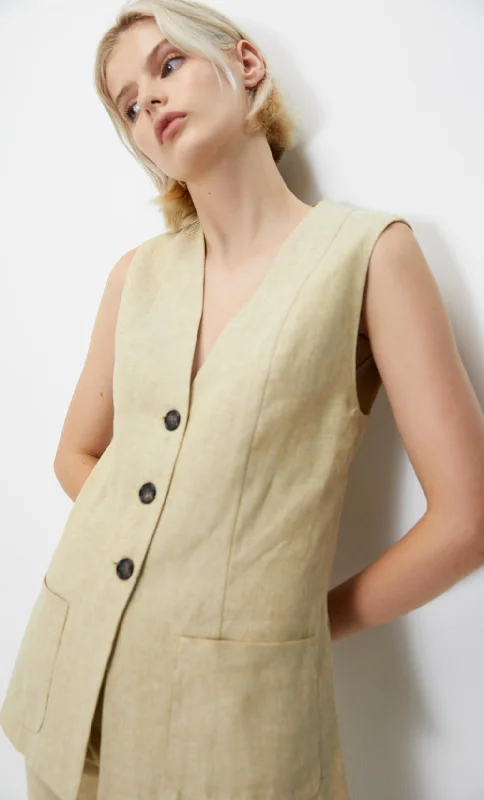 neva-vest-straw