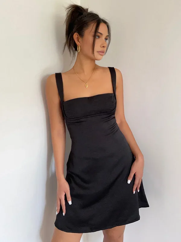 open-back-sleeveless-short-dress