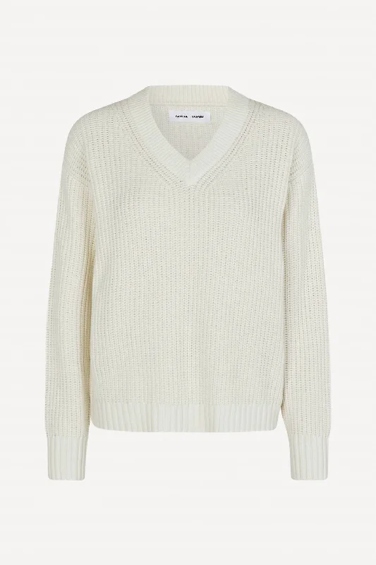 saraila-v-neck-sweater-in-solitary-star